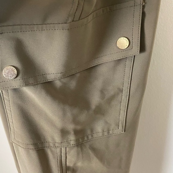 Black Label by Chico’s Green Cargo Zipper Ankle Jogger Pants. Chico’s Size 3 - Picture 7 of 16
